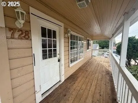 728 N Elliott Street Coquille OR 97423
