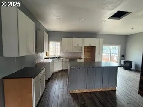 728 N Elliott Street Coquille OR 97423