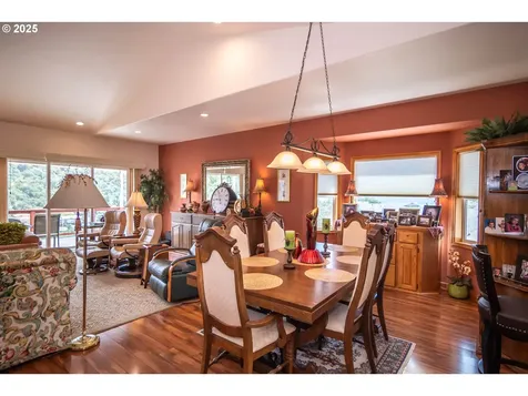551 NW Rachel Lynn Way Roseburg OR 97471