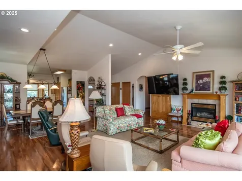 551 NW Rachel Lynn Way Roseburg OR 97471