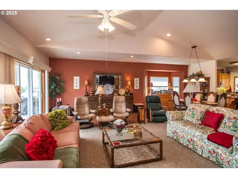 551 NW Rachel Lynn Way Roseburg OR 97471