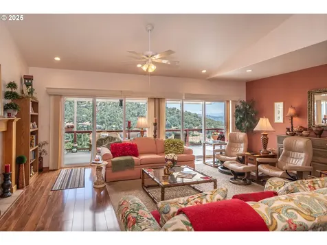 551 NW Rachel Lynn Way Roseburg OR 97471