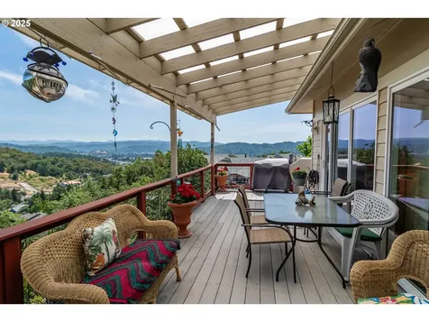 551 NW Rachel Lynn Way Roseburg OR 97471
