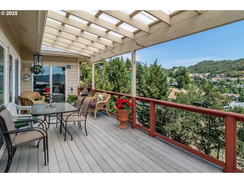 551 NW Rachel Lynn Way Roseburg OR 97471