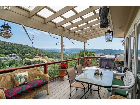 551 NW Rachel Lynn Way Roseburg OR 97471