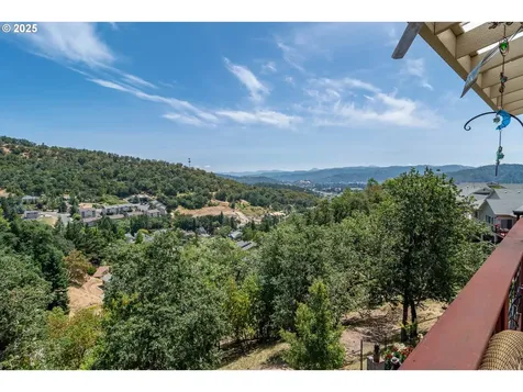 551 NW Rachel Lynn Way Roseburg OR 97471