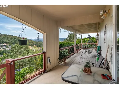 551 NW Rachel Lynn Way Roseburg OR 97471