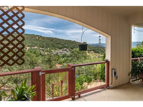551 NW Rachel Lynn Way Roseburg OR 97471