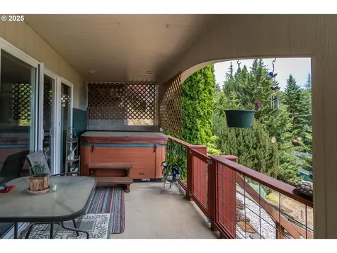 551 NW Rachel Lynn Way Roseburg OR 97471