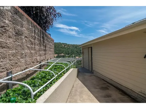 551 NW Rachel Lynn Way Roseburg OR 97471