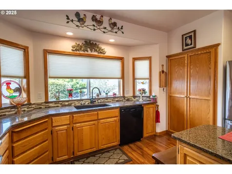 551 NW Rachel Lynn Way Roseburg OR 97471