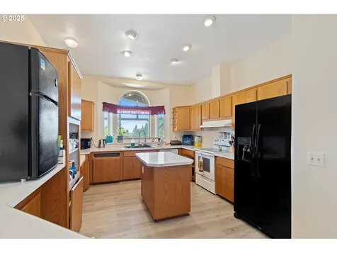 8325 SE Sky Vista Drive Amity OR 97101