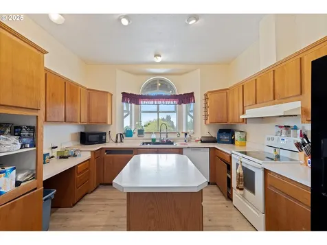 8325 SE Sky Vista Drive Amity OR 97101