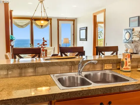 3924 Sunset Boulevard Seaside OR 97138