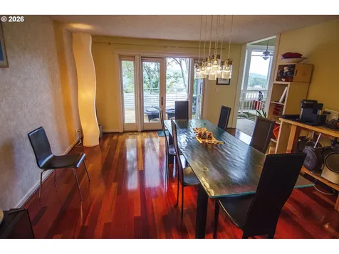 1425 NE Hillview Court Roseburg OR 97470