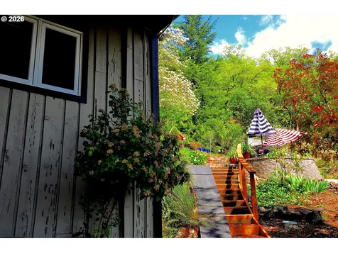 1425 NE Hillview Court Roseburg OR 97470