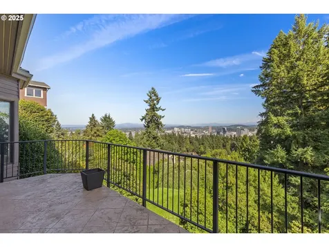 2869 SW Champlain Drive Portland OR 97205