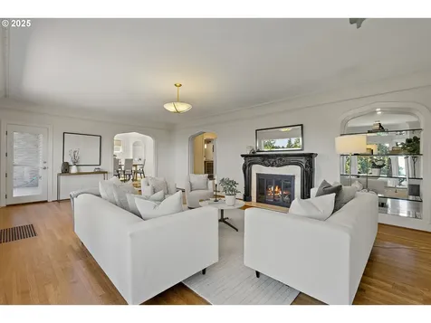 2869 SW Champlain Drive Portland OR 97205