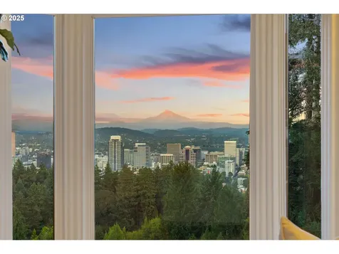 2869 SW Champlain Drive Portland OR 97205