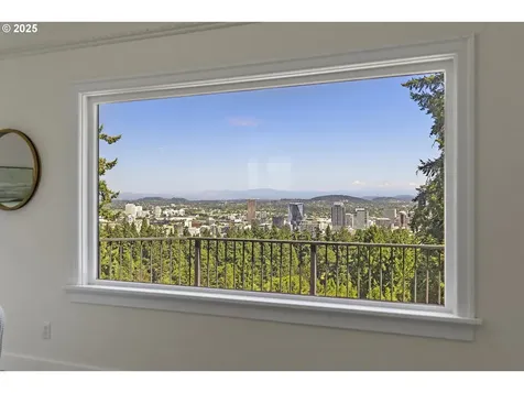 2869 SW Champlain Drive Portland OR 97205