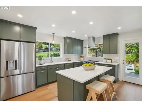 6503 SW 46th Place Portland OR 97221