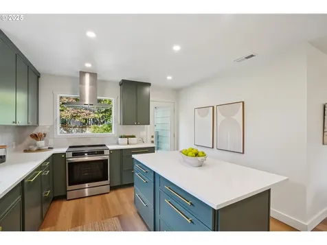 6503 SW 46th Place Portland OR 97221