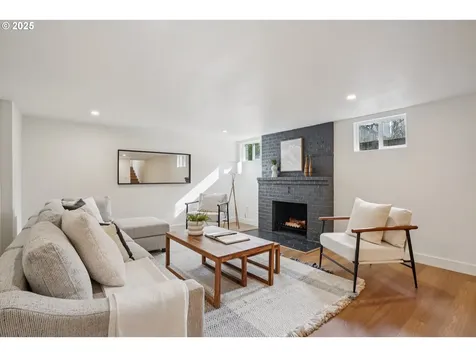 6503 SW 46th Place Portland OR 97221