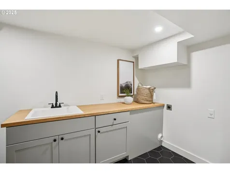6503 SW 46th Place Portland OR 97221