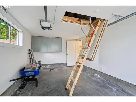 6503 SW 46th Place Portland OR 97221