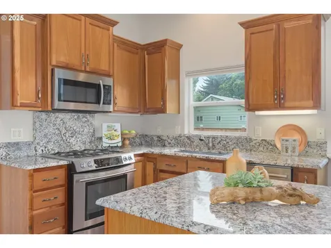 189 River Loop 1 Eugene OR 97404