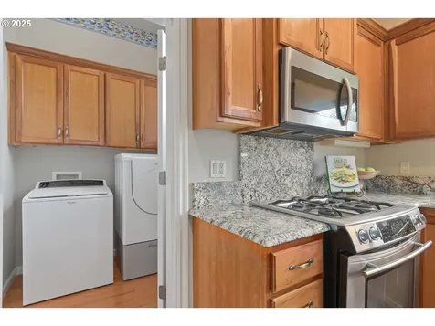 189 River Loop 1 Eugene OR 97404