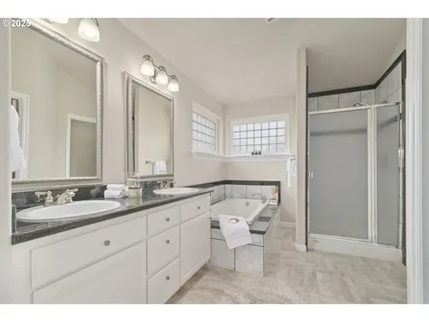189 River Loop 1 Eugene OR 97404