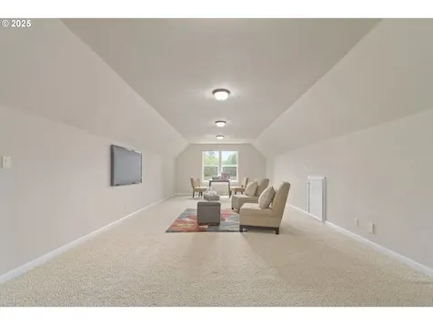 189 River Loop 1 Eugene OR 97404