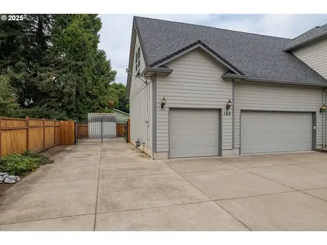 189 River Loop 1 Eugene OR 97404