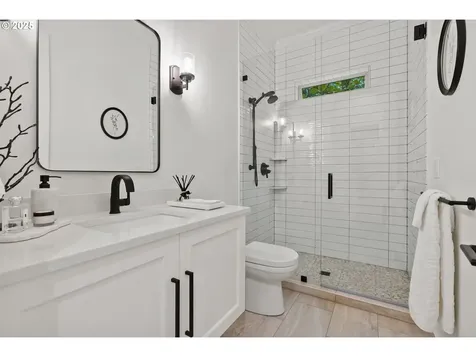 4411 SW 63rd Avenue Portland OR 97221