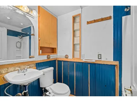 5615 NE 18th Avenue Portland OR 97211