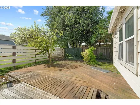 5615 NE 18th Avenue Portland OR 97211
