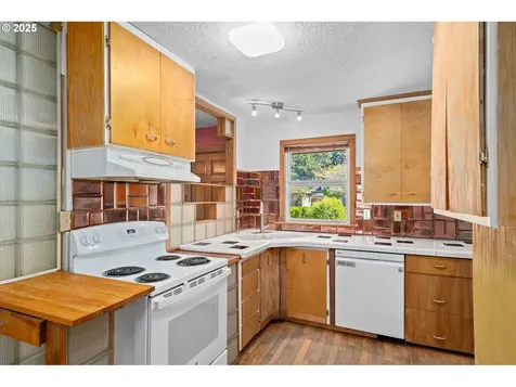 5615 NE 18th Avenue Portland OR 97211