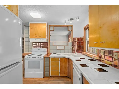 5615 NE 18th Avenue Portland OR 97211