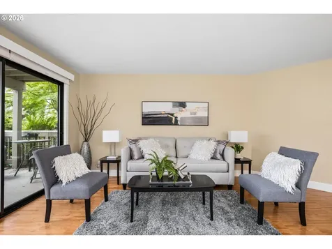 1922 Lake Isle Drive Eugene OR 97401