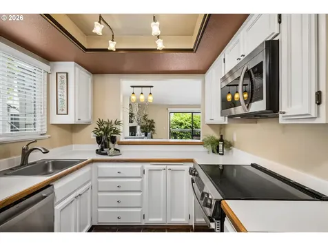 1922 Lake Isle Drive Eugene OR 97401