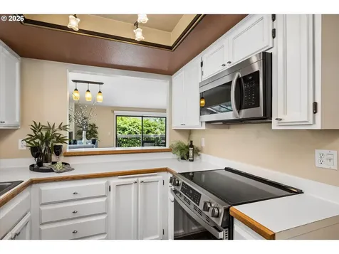 1922 Lake Isle Drive Eugene OR 97401