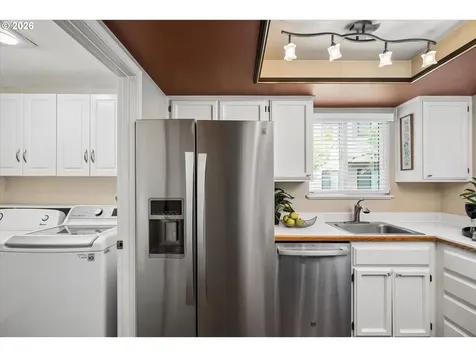 1922 Lake Isle Drive Eugene OR 97401