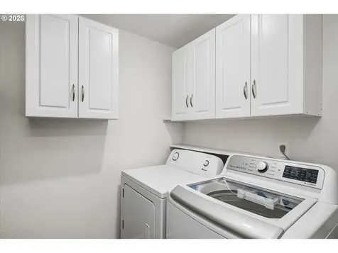1922 Lake Isle Drive Eugene OR 97401