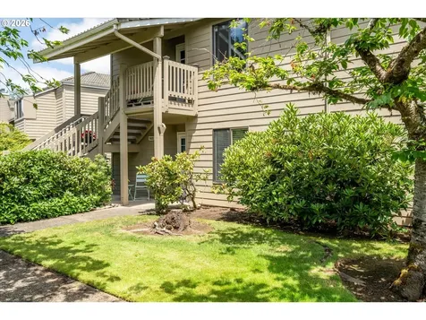1922 Lake Isle Drive Eugene OR 97401