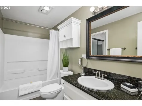 1922 Lake Isle Drive Eugene OR 97401