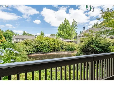 1922 Lake Isle Drive Eugene OR 97401