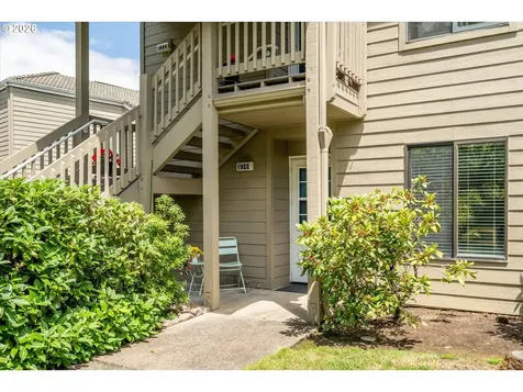 1922 Lake Isle Drive Eugene OR 97401