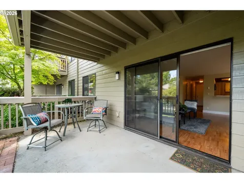 1922 Lake Isle Drive Eugene OR 97401