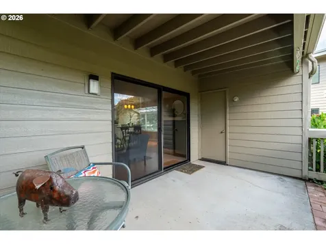 1922 Lake Isle Drive Eugene OR 97401